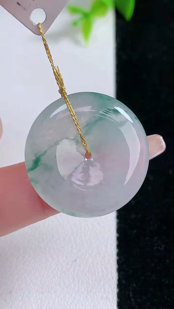 天然A货翡翠冰种飘花平安扣吊坠，尺寸25.5-5，重量:7.01g
1月30日