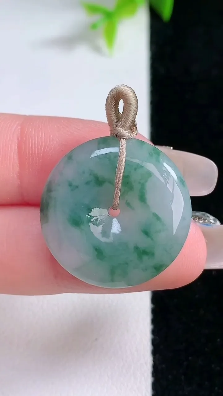 天然A货翡翠飘花平安扣吊坠，尺寸23.4-5，重量:5.72g
1月30日