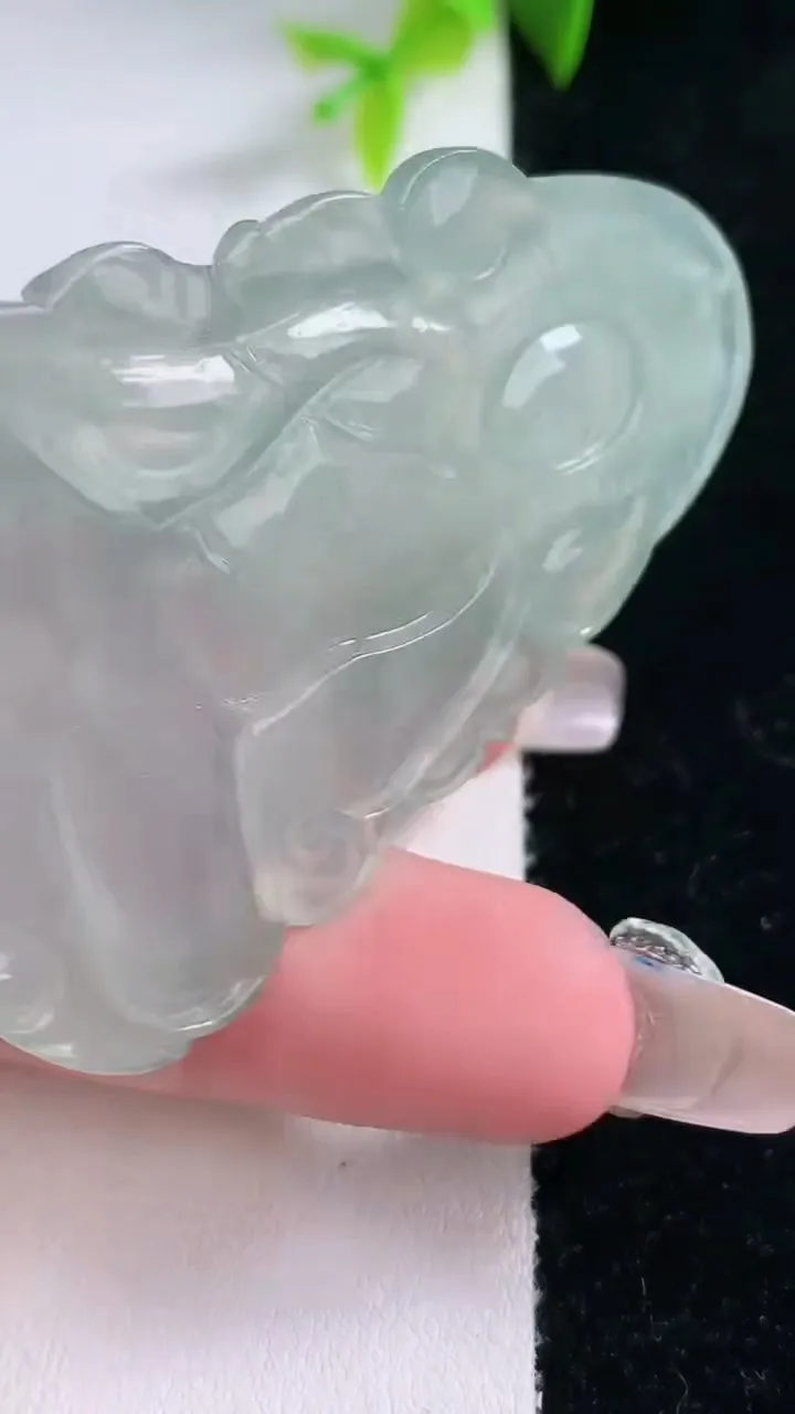 天然A货翡翠度母观音吊坠，尺寸58.8-38.2-5.3，重量:20.87g
1月30日