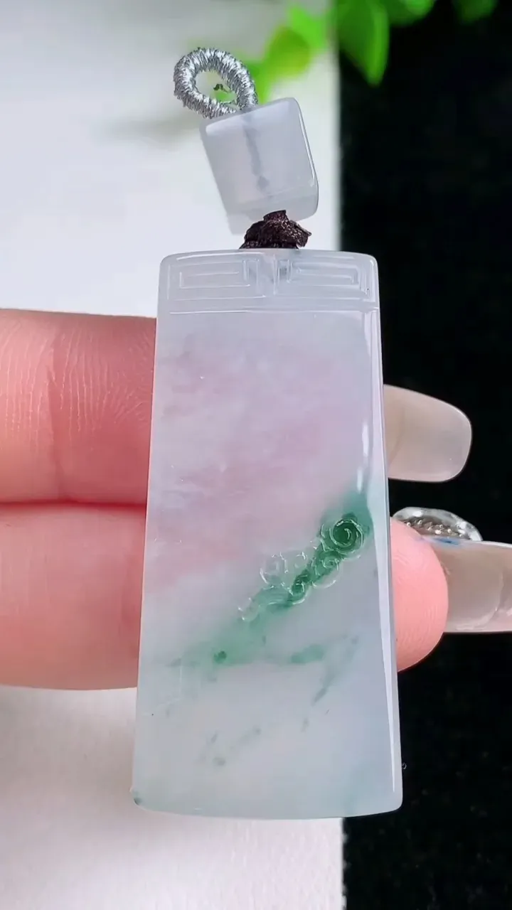 天然A货翡翠冰种飘花仿古无事牌吊坠，尺寸41-18.8-5，重量:13.34g
1月30日