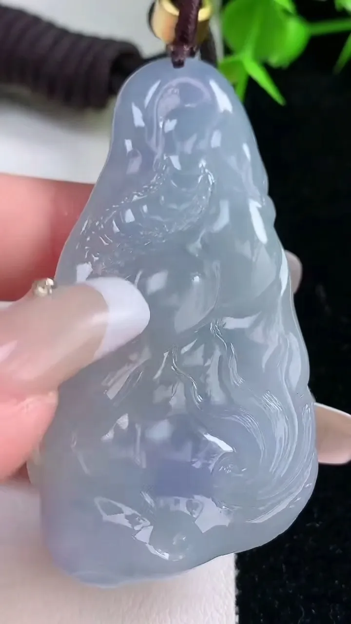 天然A货翡翠紫罗兰龙牌吊坠，尺寸58.8-32.3-10.7，重量:40.00g
1月30日