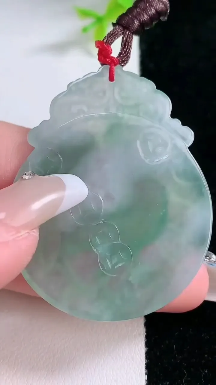 天然A货翡翠生肖鸡吊坠，尺寸48.3-38.2-5.3，重量:16.84g
1月30日