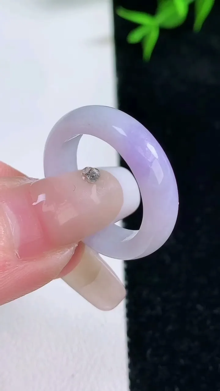 天然A货翡翠紫罗兰指环戒指，尺寸17.4-5.3-3.3，重量:3.80g2026年1月30日
工厂