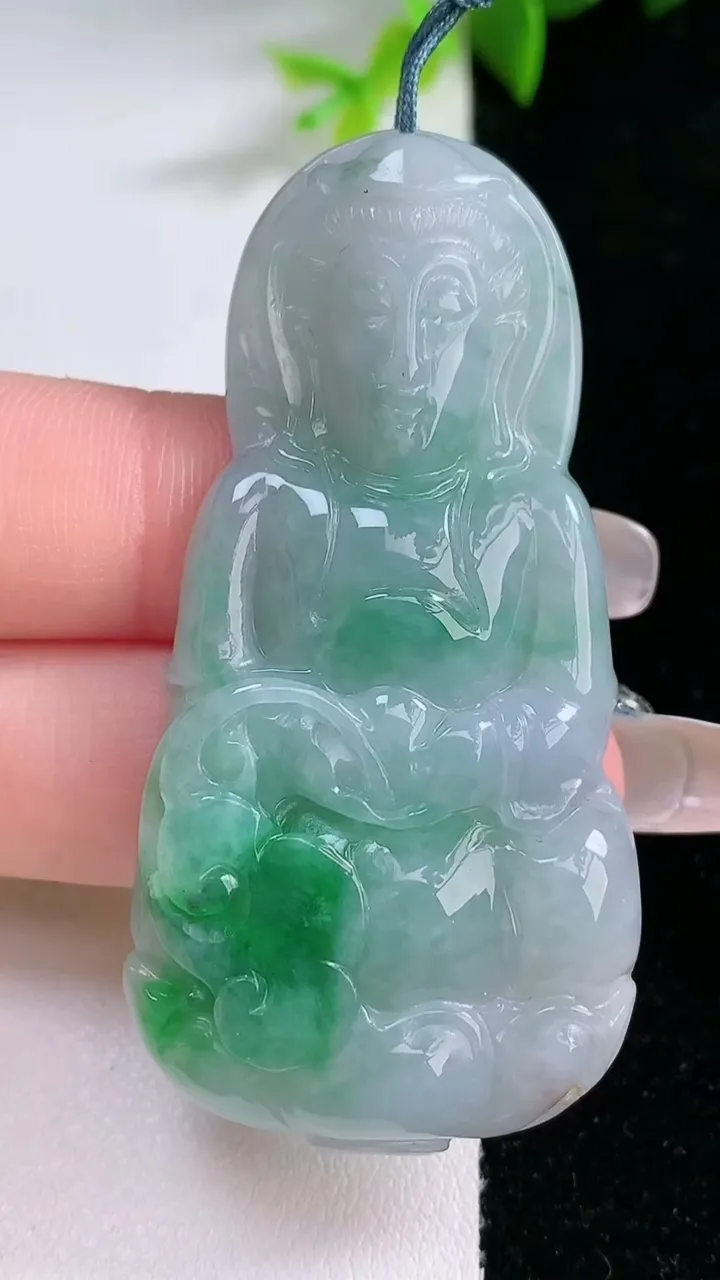 天然A货翡翠观音菩萨吊坠，尺寸59-29.3-6.7，重量:22.25g
1月30日