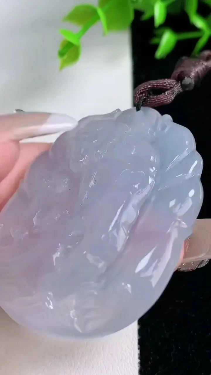 天然A货翡翠种紫罗兰生肖虎吊坠，尺寸50.3-41.3-6，重量:23.50g
1月30日