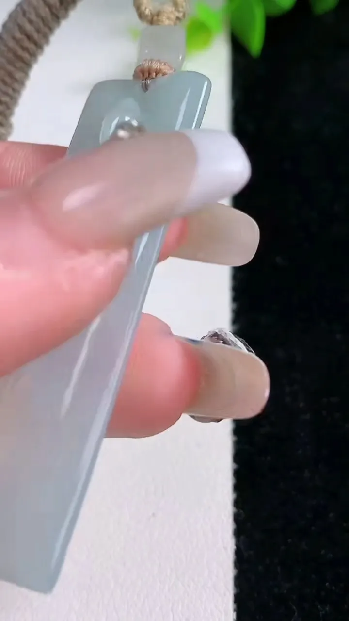 天然A货翡翠无相观音吊坠，尺寸57-17.5-6.8，重量:15.53g
1月30日