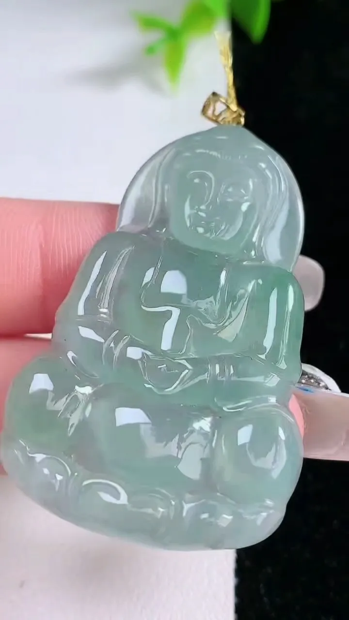 天然A货翡翠观音菩萨吊坠，尺寸46.5-30-4.3，重量:11.80g
1月30日