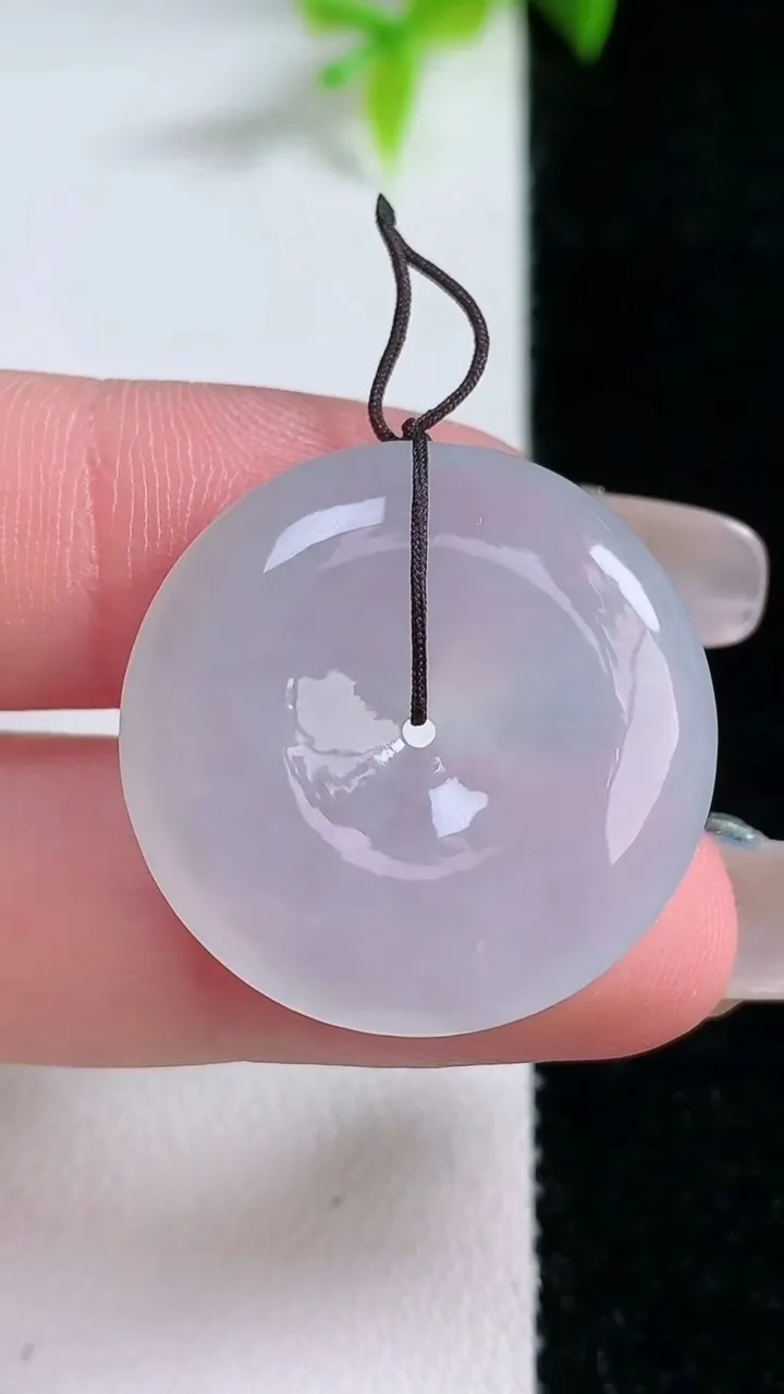 天然A货翡翠平安扣吊坠，尺寸26-5.4，重量:7.88g
1月30日