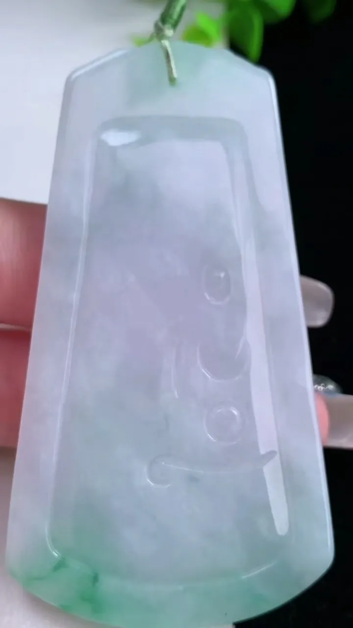 天然A货翡翠普贤菩萨吊坠，尺寸74.5-40.3-6.3，重量:39.90g
1月30日