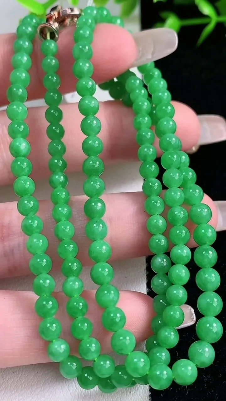 天然A货翡翠圆珠项链，尺寸5-130颗，重量:19.08g1月30日
工厂直销收藏佳品,种好水足，色泽均匀，有种有色，上手高大气！