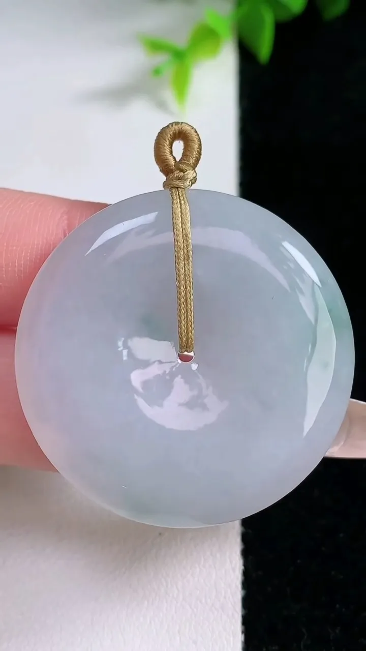 天然A货翡翠飘花平安扣吊坠，尺寸37.2-5.4，重量:17.09g
1月30日