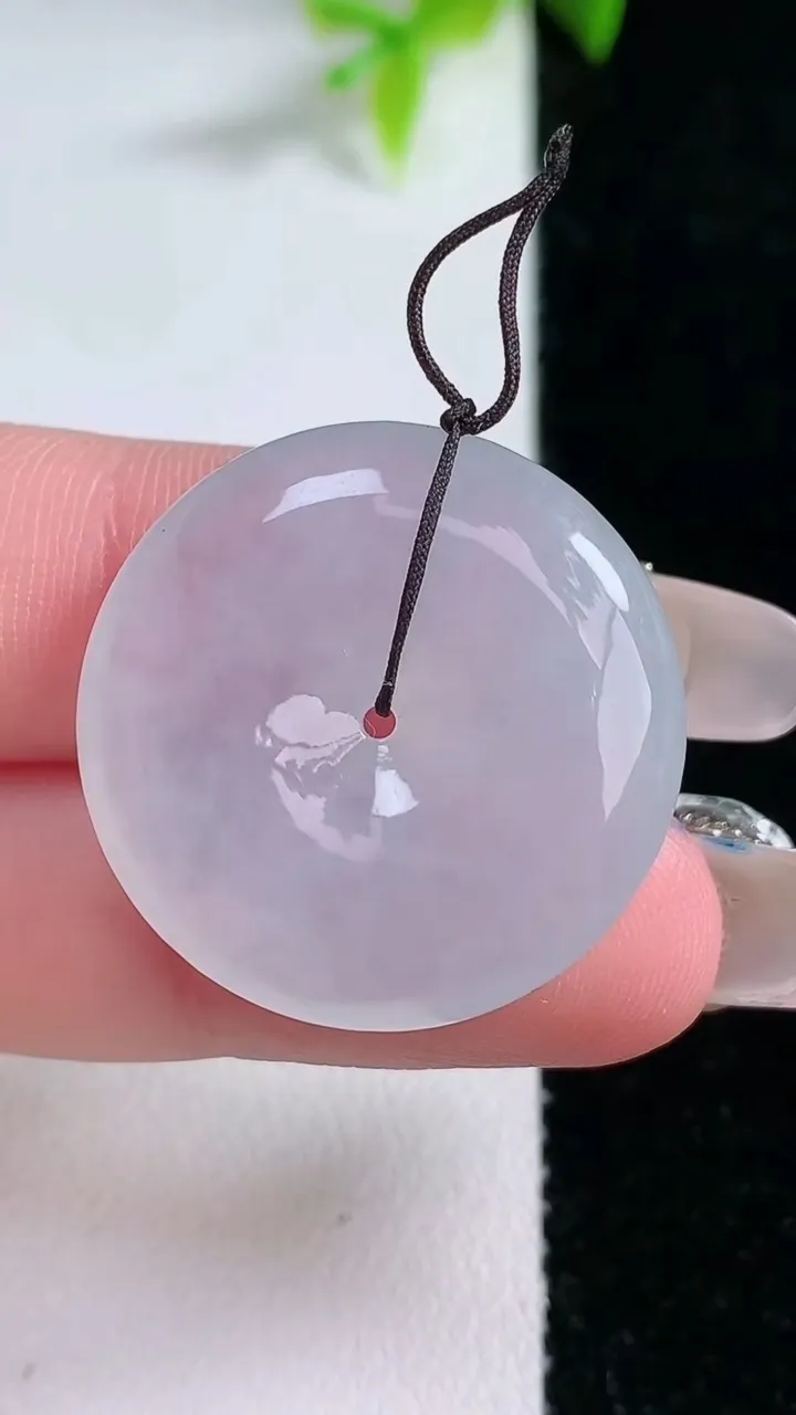 天然A货翡翠平安扣吊坠，尺寸26-5.4，重量:7.88g
1月30日