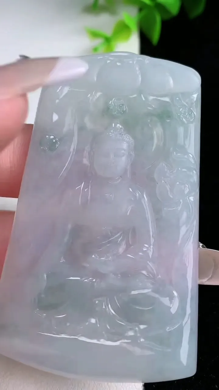 天然A货翡翠飘花阿弥陀佛吊坠，尺寸65.5-40.3-5，重量:33.07g
1月30日