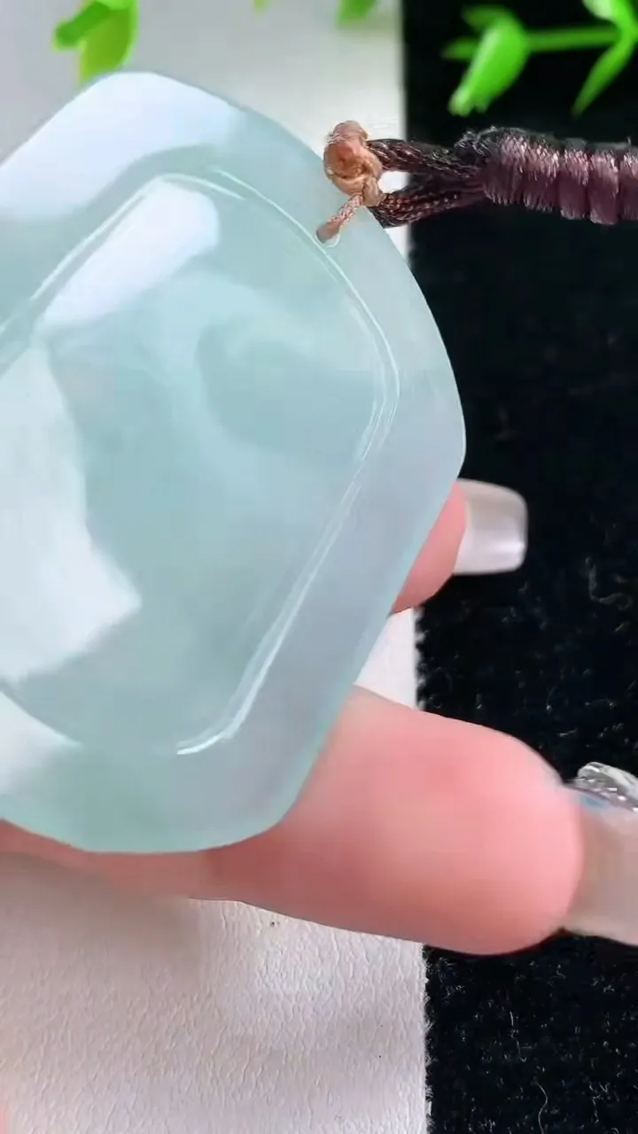 天然A货翡翠凤凰吊坠，尺寸46.8-39.2-5.2，重量:20.60g
1月30日