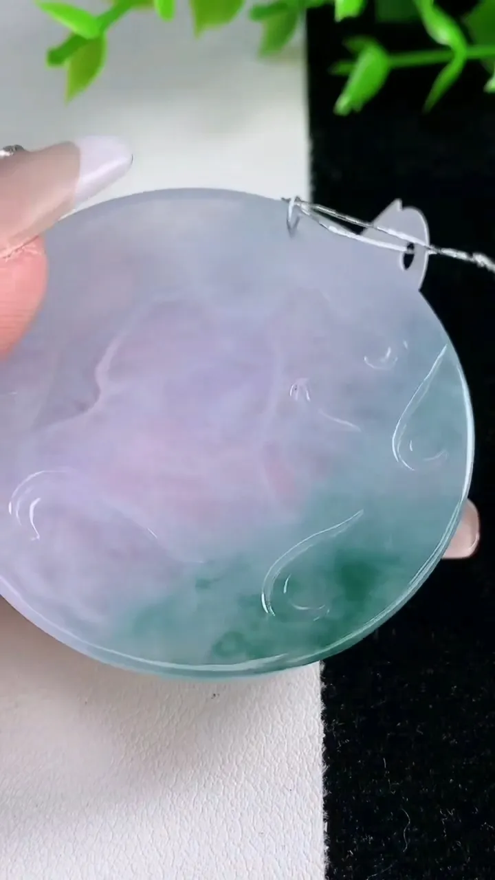 天然A货翡翠紫罗兰飘花观音菩萨吊坠，尺寸51-5.6，重量:31.91g
1月30日