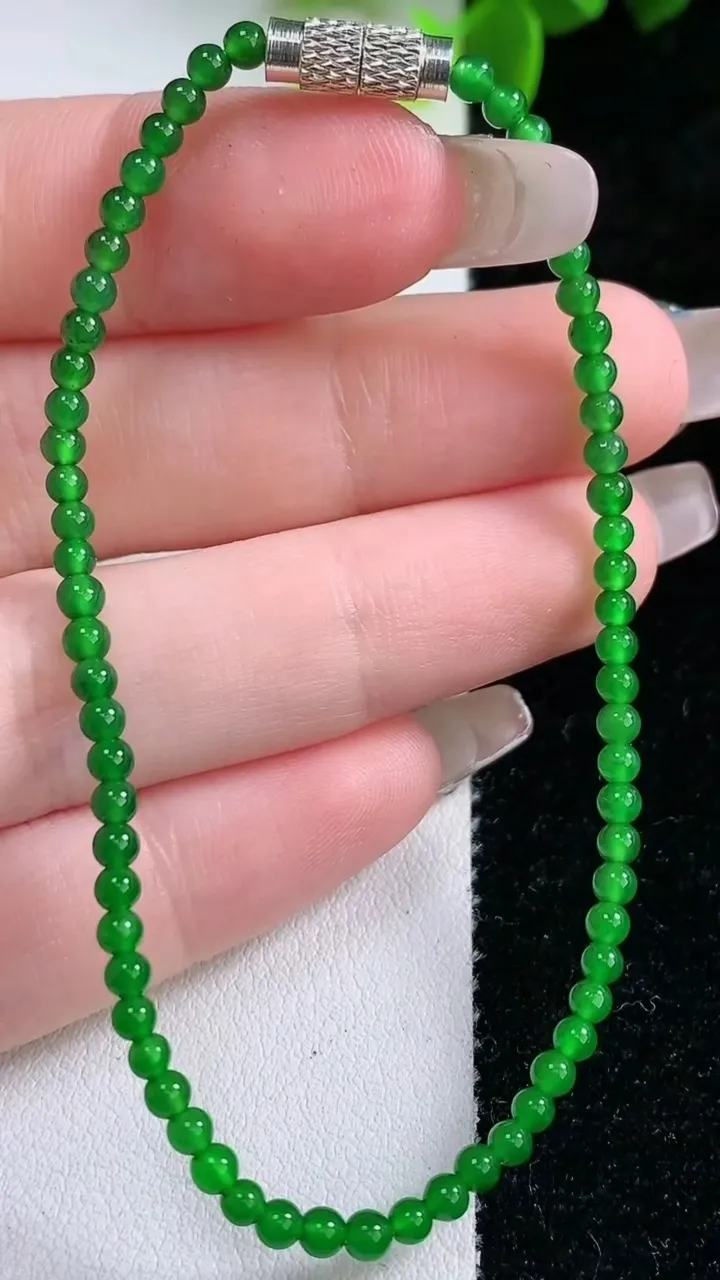 天然A货翡翠小米珠手串，尺寸3，重量:3.27g1月30日
工厂直销收藏佳品,种好水足，色泽均匀，有种有色，上手高大气！