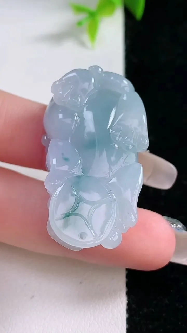 天然A货翡翠紫罗兰貔貅吊坠，尺寸38.6-21.8-11.3，重量:22.70g
1月30日