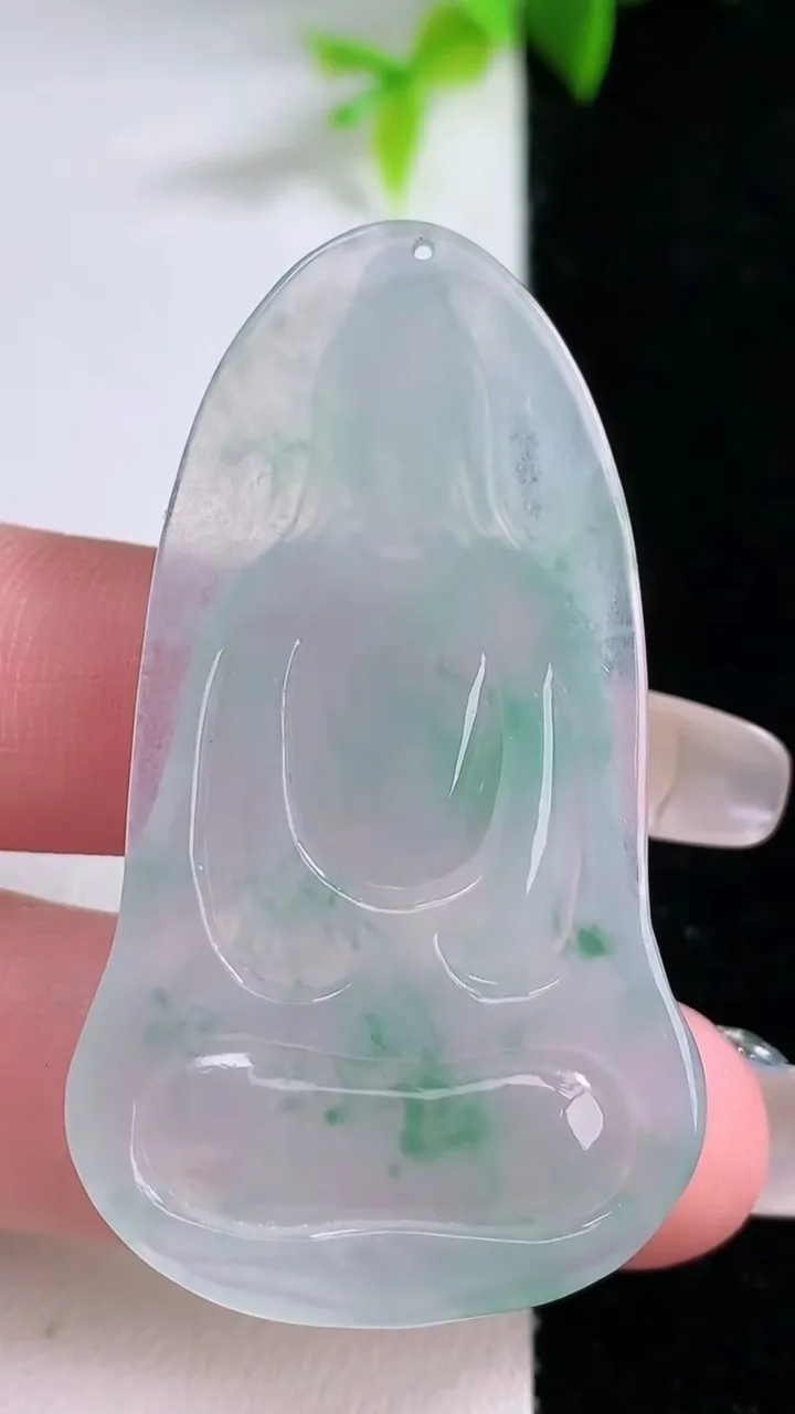 天然A货翡翠冰种飘花观音菩萨吊坠，尺寸50-28.8-5.5，重量:12.77g
1月30日