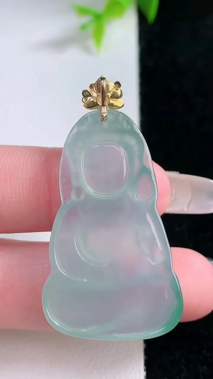 天然A货翡翠大势至菩萨吊坠，尺寸38.8-23.5-5，重量:9.15g
1月30日