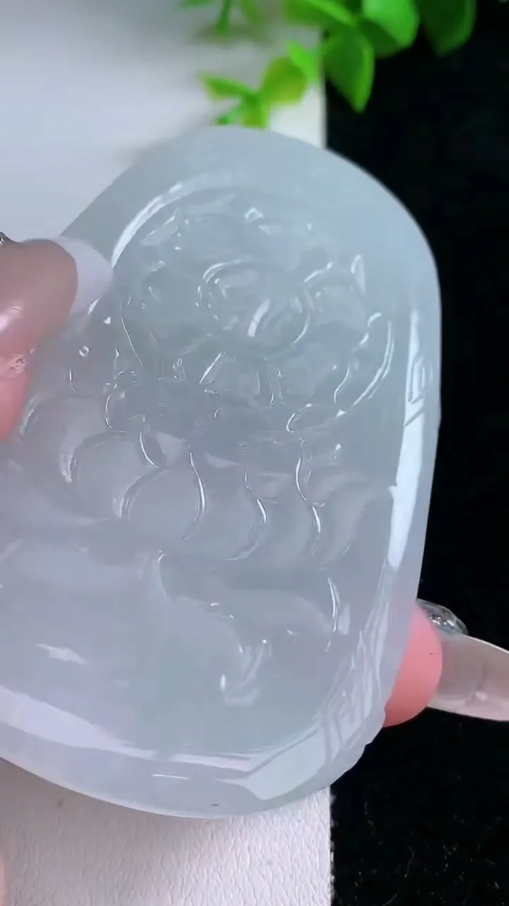 天然A货翡翠文殊菩萨吊坠，尺寸69-47.6-7，重量:41.84g
1月30日