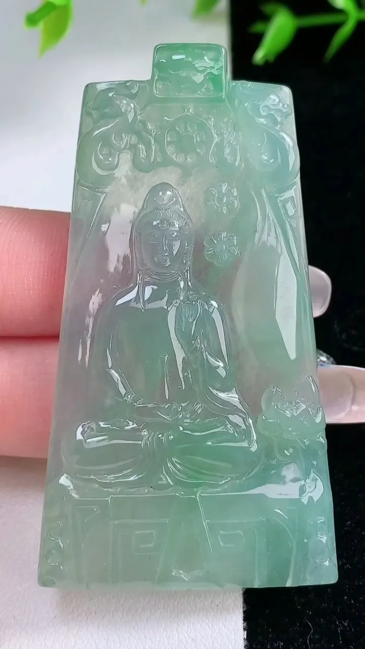 天然A货翡翠观音菩萨吊坠，尺寸63-34.4-4.8，重量:24.62g
1月30日