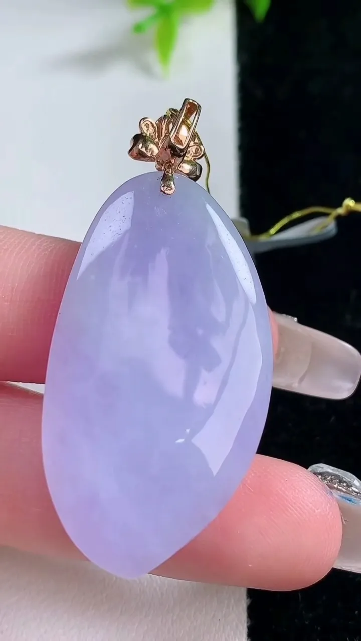 天然A货翡翠18K金紫罗兰福瓜吊坠，尺寸38-21.2-9，重量:13.44g
1月30日