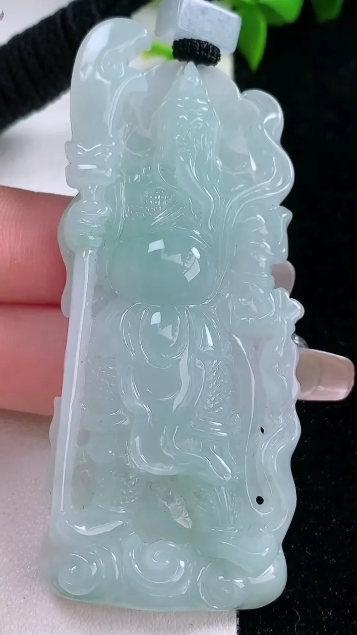 天然A货翡翠关公吊坠，尺寸70.8-30.8-8.6，重量:42.99g
1月30日