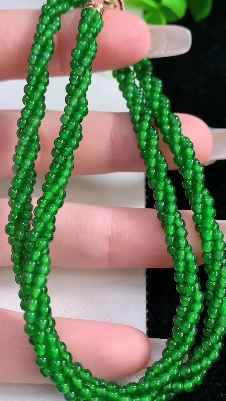 天然A货翡翠小米珠三排项链，尺寸2，重量:15.52g1月30日
工厂直销收藏佳品,种好水足，色泽均