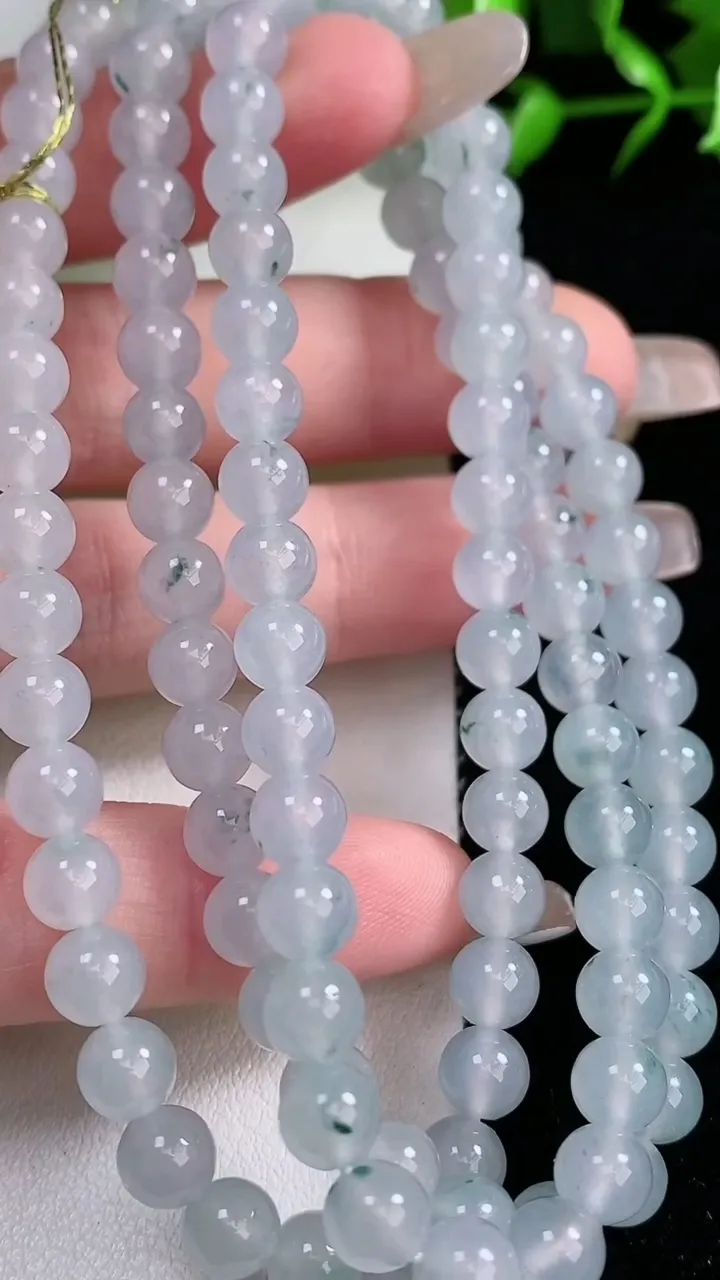 天然A货翡翠种飘花圆珠项链，尺寸6.2-108颗，重量:41.33g1月30日
工厂直销收藏佳品,种