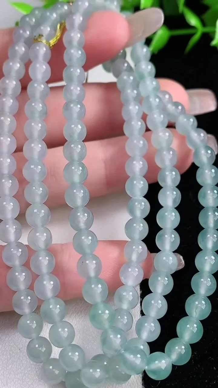 天然A货翡翠圆珠项链，尺寸5.4-118颗，重量:34.24g
1月30日