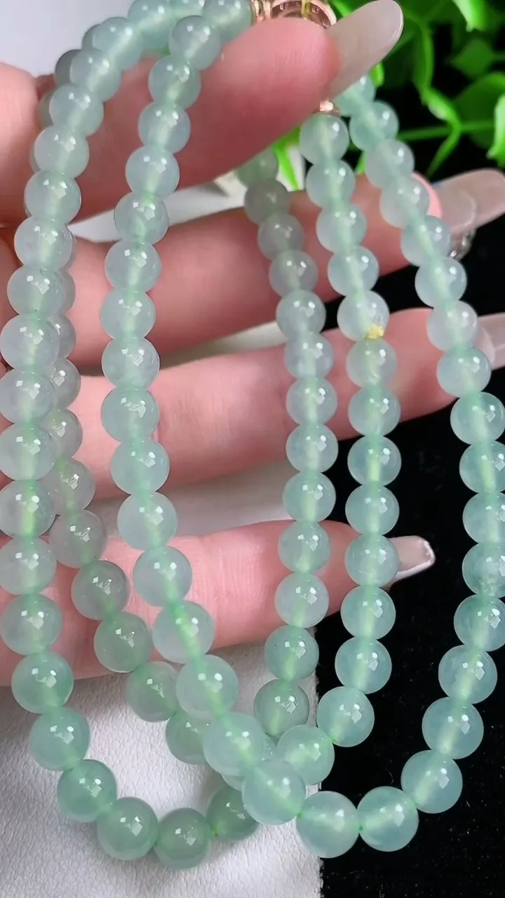 天然A货翡翠圆珠项链，尺寸6-108颗，重量:41.03g
1月30日
