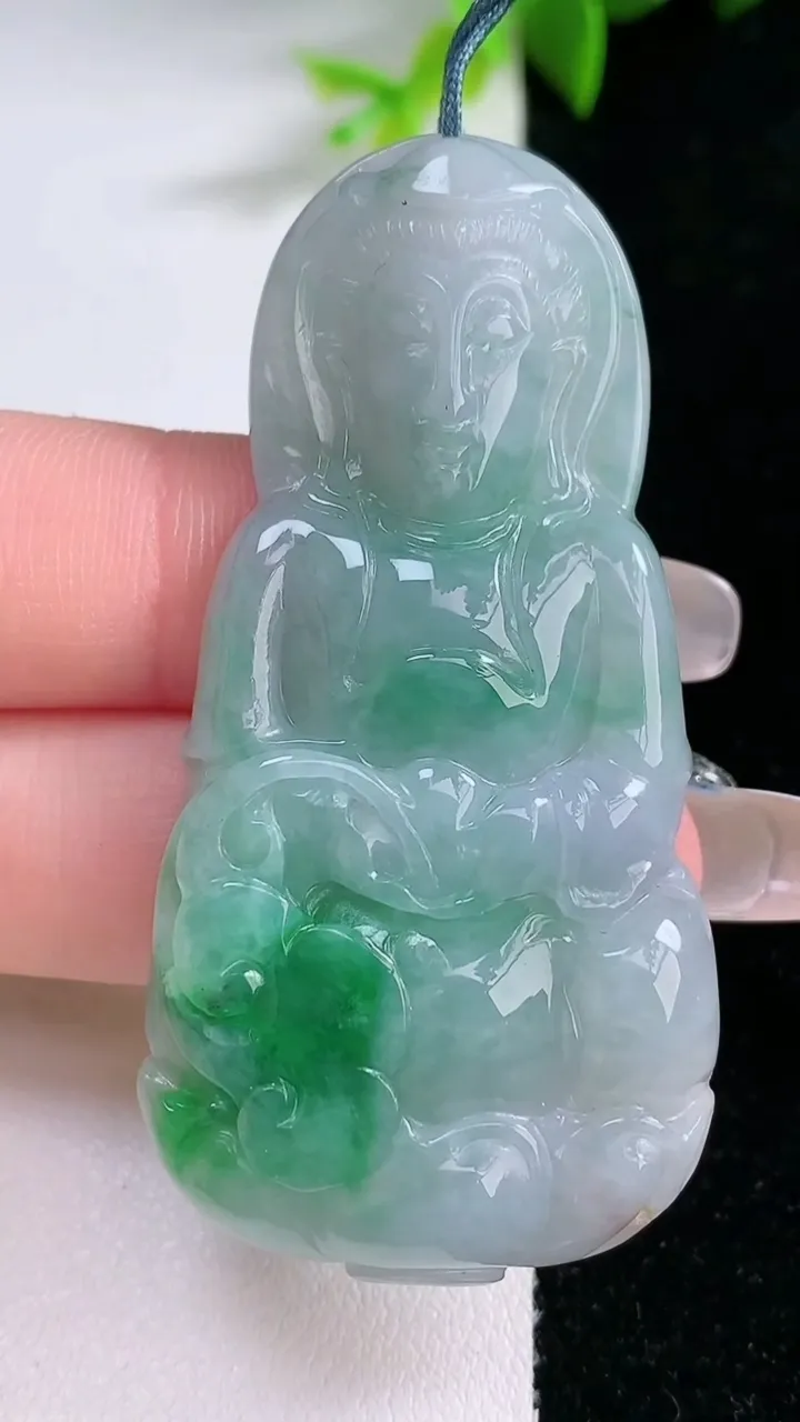 天然A货翡翠观音菩萨吊坠，尺寸59-29.3-6.7，重量:22.25g
1月30日