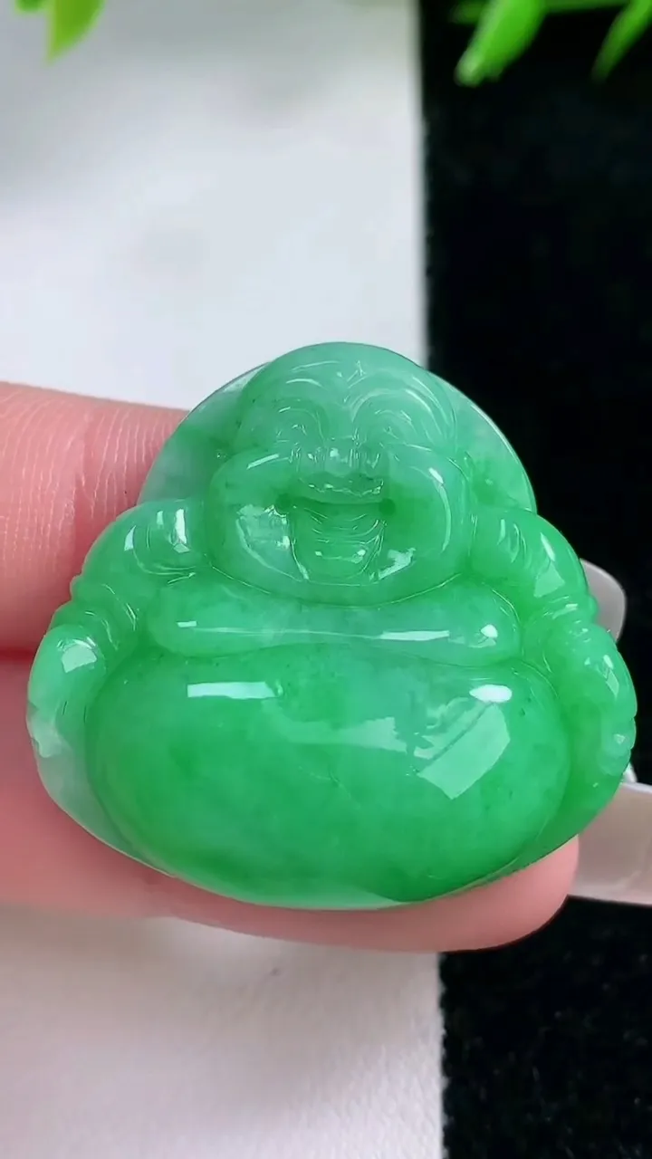 天然A货翡翠佛公吊坠，尺寸30.6-33-10，重量:16.05g
1月30日