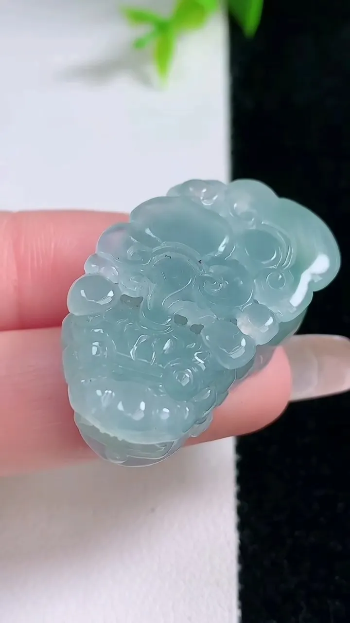 天然A货翡翠貔貅吊坠，尺寸34-19.8-11.7，重量:17.27g
1月30日