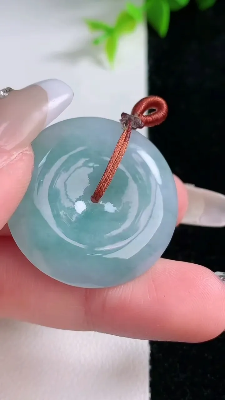 天然A货翡翠飘花平安扣吊坠，尺寸30.3-5.8，重量:11.53g
1月30日