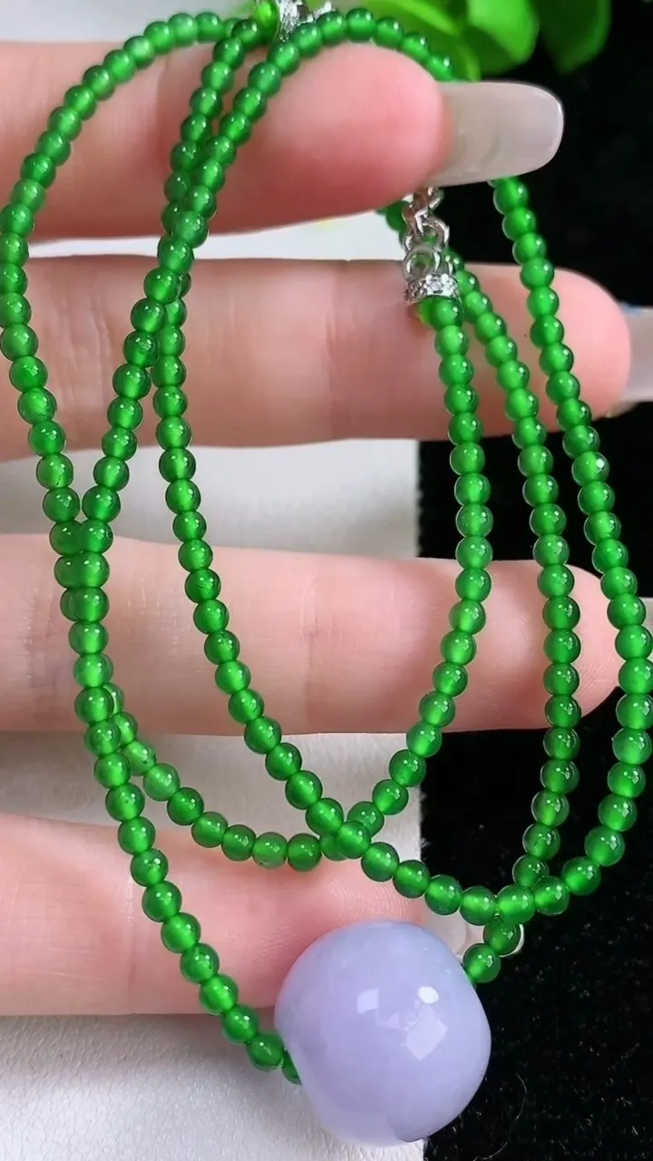 天然A货翡翠小米珠项链，尺寸3-15-12.6，重量:12.85g1月30日
工厂直销收藏佳品,种好水足，色泽均匀，有种有色，上手高大气！