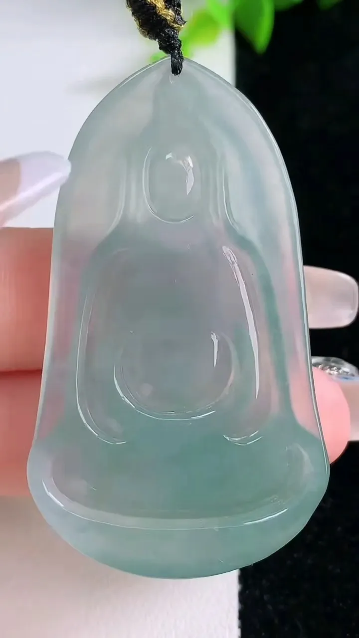 天然A货翡翠观音菩萨吊坠，尺寸53.6-31-5.4，重量:15.64g
1月30日