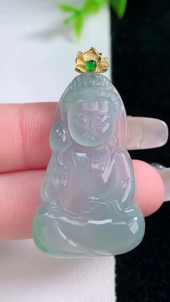 天然A货翡翠大势至菩萨吊坠，尺寸38.8-23.5-5，重量:9.15g
1月30日