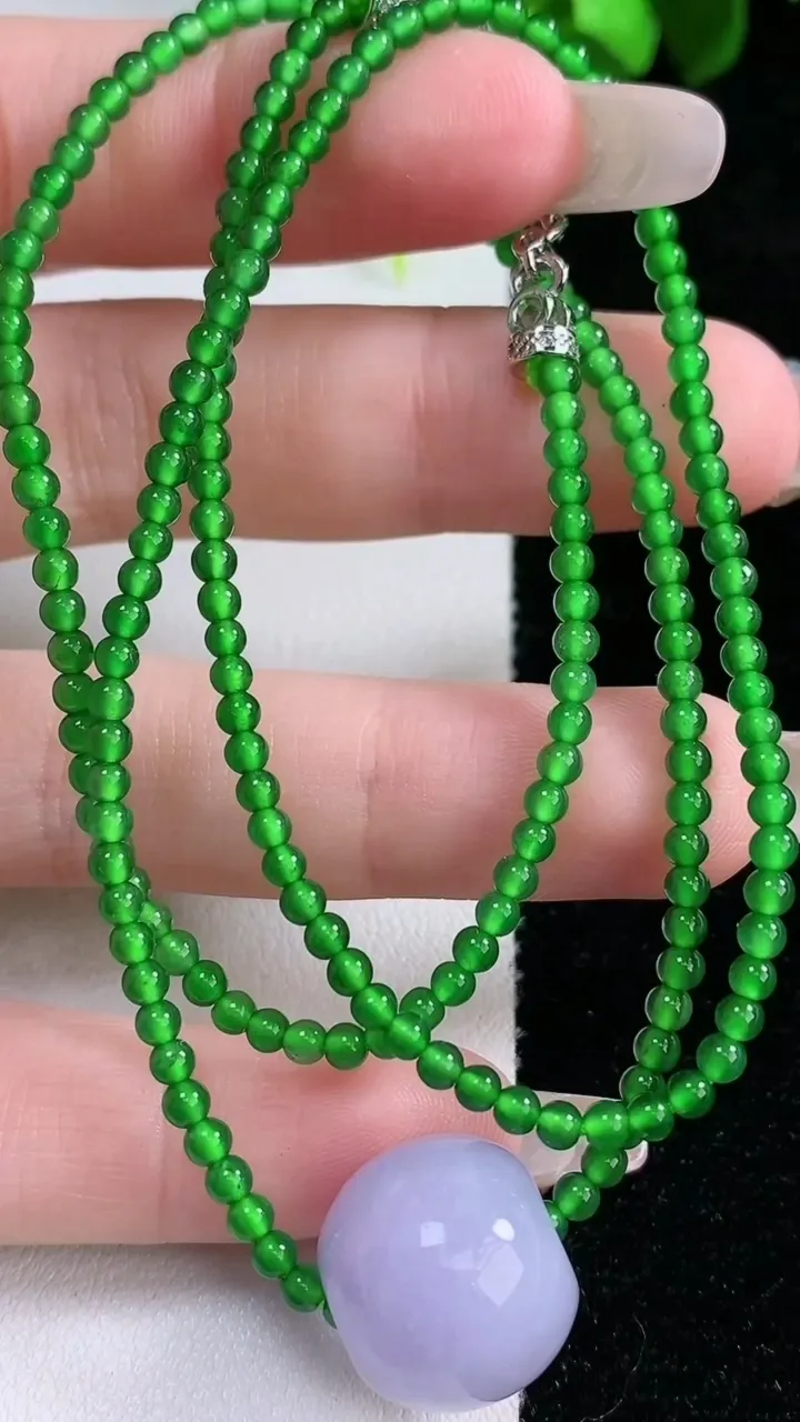 天然A货翡翠小米珠项链，尺寸3-15-12.6，重量:12.85g1月30日
工厂直销收藏佳品,种好水足，色泽均匀，有种有色，上手高大气！