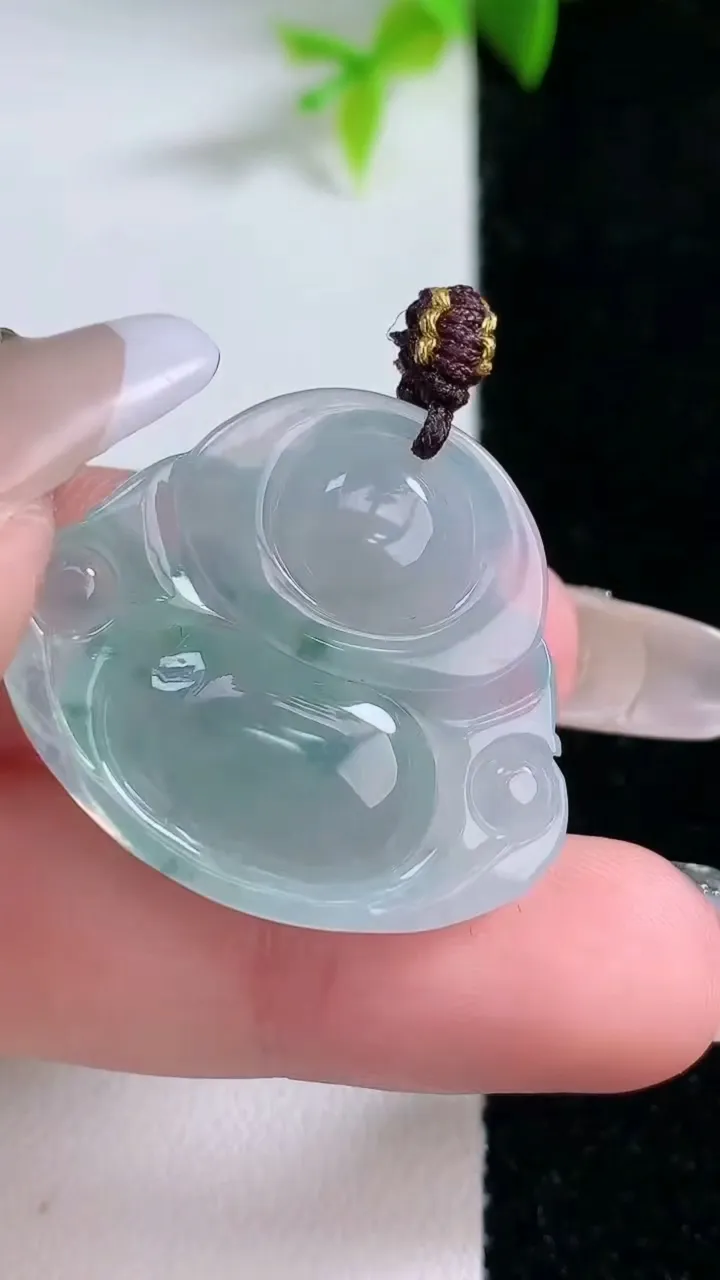 天然A货翡翠冰种飘花佛公吊坠，尺寸26.6-30.4-6.5，重量:7.93g
1月30日