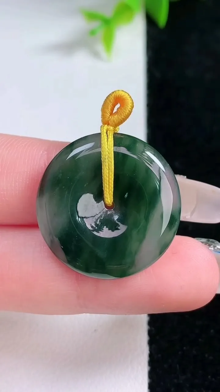 天然A货翡翠飘花平安扣吊坠，尺寸24-3.8，重量:4.97g
1月30日