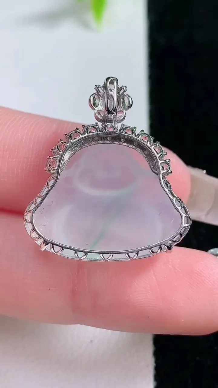 天然A货翡翠佛公吊坠，尺寸26.2-17.2-24-8，重量:4.49g
1月30日