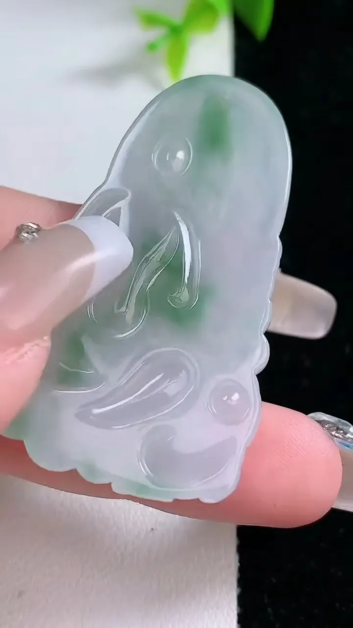 天然A货翡翠虚空藏菩萨吊坠，尺寸54.3-34-10.3，重量:15.77g
1月30日