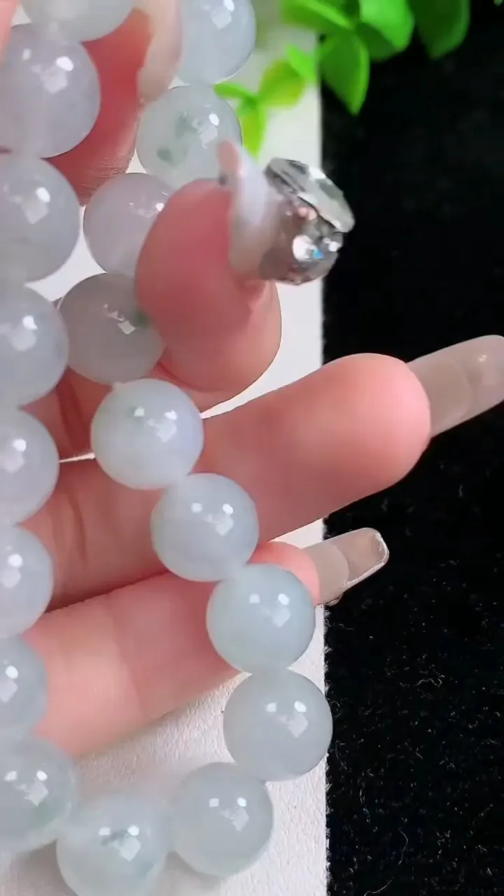 天然A货翡翠飘花圆珠手串，尺寸10-19颗，重量:34.67g1月30日
工厂直销收藏佳品,种好水足，色泽均匀，有种有色，上手高大气！