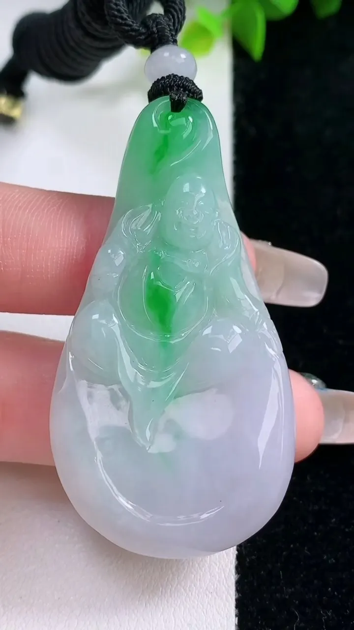 天然A货翡翠逍遥佛吊坠，尺寸56-30-6.4，重量:26.39g
1月30日