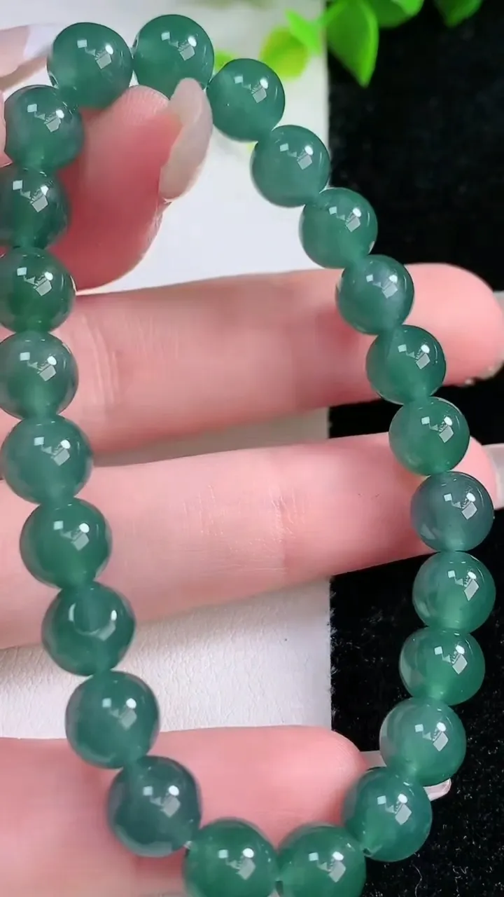 天然A货翡翠圆珠手串，尺寸7.6-24颗，重量:19.13g1月30日
工厂直销收藏佳品,种好水足，
