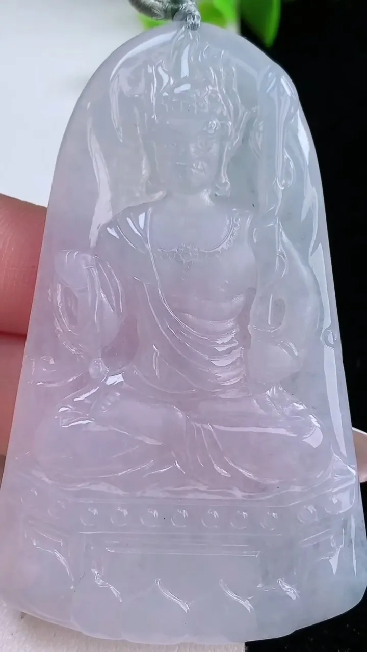 天然A货翡翠不动明王吊坠，尺寸69.8-42.2-4.7，重量:29.96g
1月30日