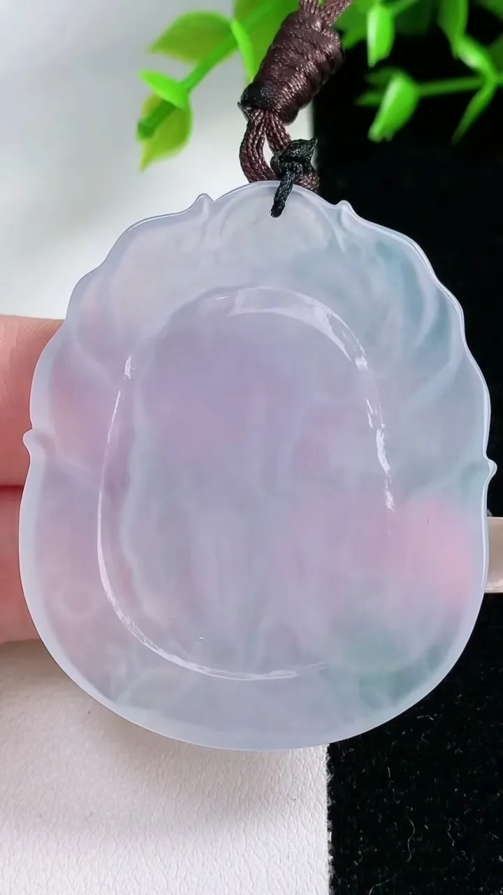 天然A货翡翠种紫罗兰生肖虎吊坠，尺寸50.3-41.3-6，重量:23.50g
1月30日