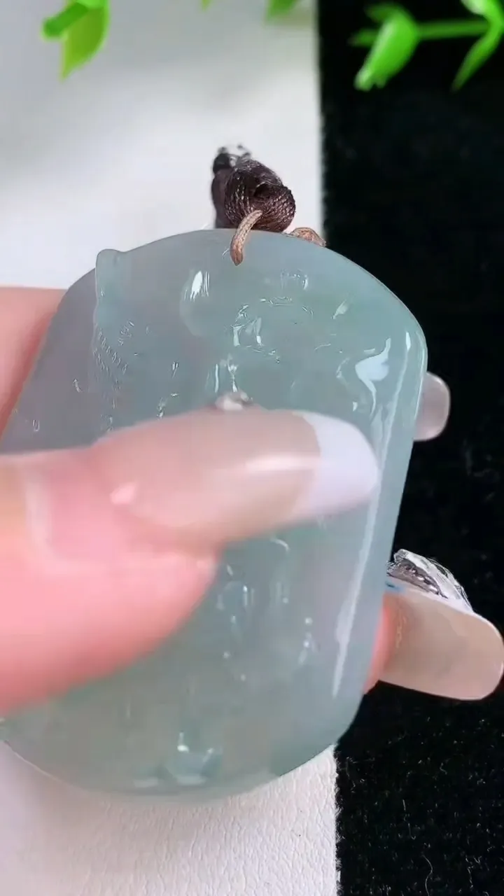 天然A货翡翠凤凰吊坠，尺寸46.8-39.2-5.2，重量:20.60g
1月30日