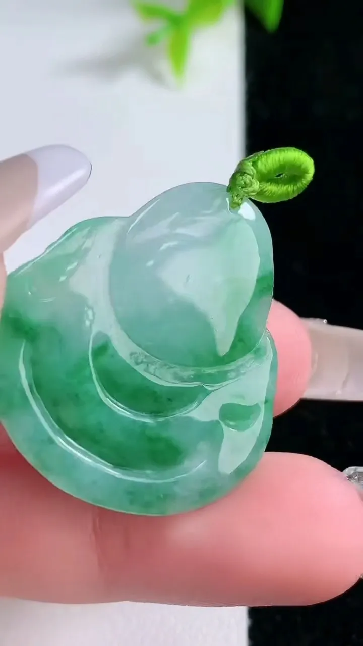 天然A货翡翠佛公吊坠，尺寸30-28-5.8，重量:8.21g
1月30日